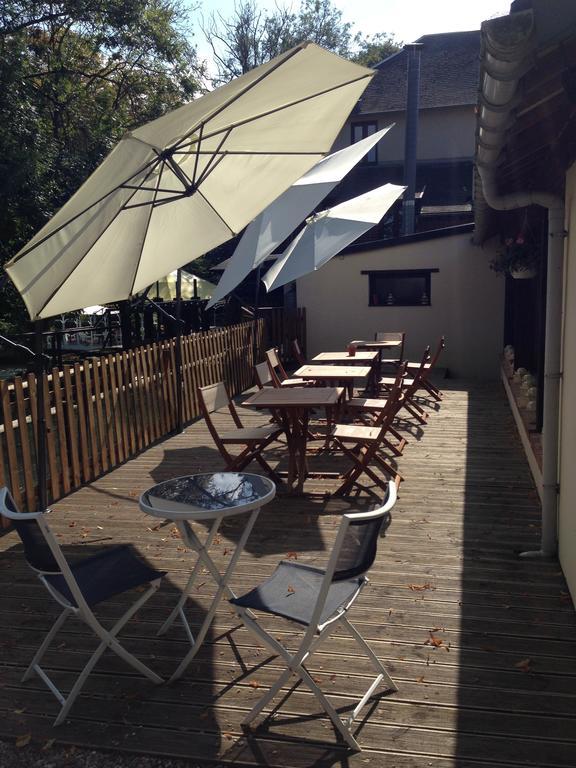 Logis - Hotel & Restaurant Moulin Des Forges Saint-Omer-en-Chaussée Exteriör bild