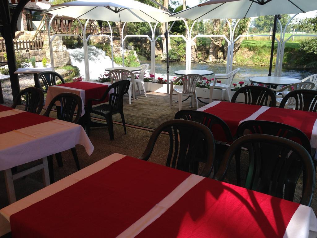 Logis - Hotel & Restaurant Moulin Des Forges Saint-Omer-en-Chaussée Exteriör bild