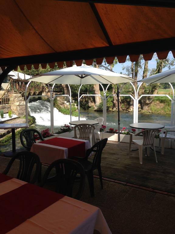 Logis - Hotel & Restaurant Moulin Des Forges Saint-Omer-en-Chaussée Exteriör bild